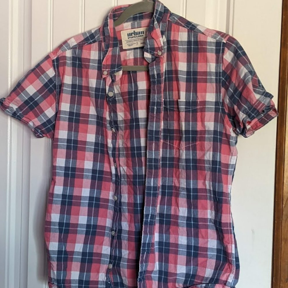 Men's small short sleeved button down shirt